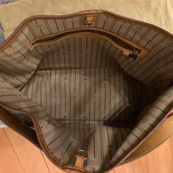 Louis Vuitton Delightful - Picture 2 of 5